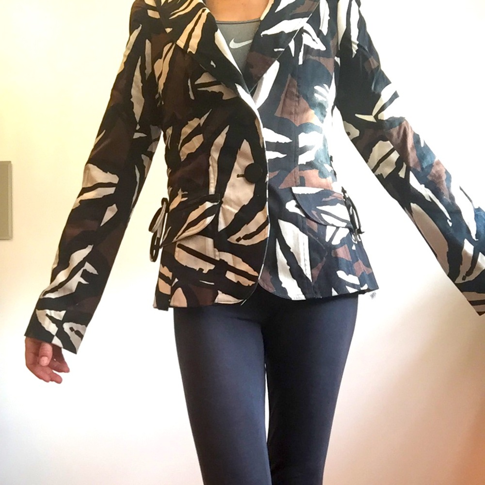 Jungle-ish print blazer